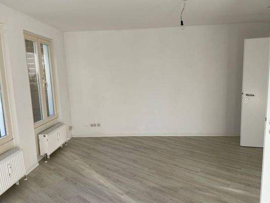 Ansicht III: Wohnzimmer mit Zugang auf die Terrasse