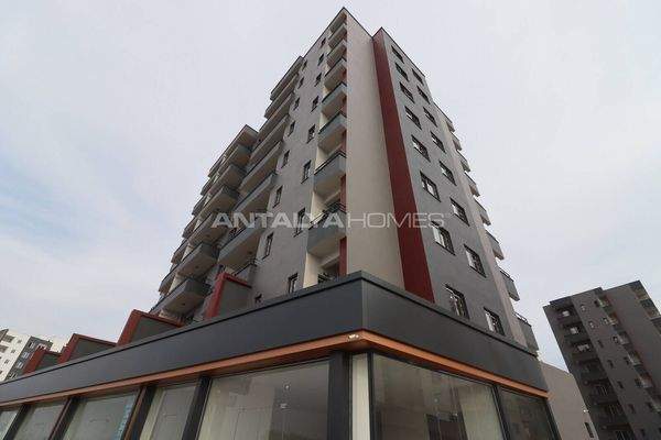 Newly-Built Seaside Flats with Pool and Parking in Mersin