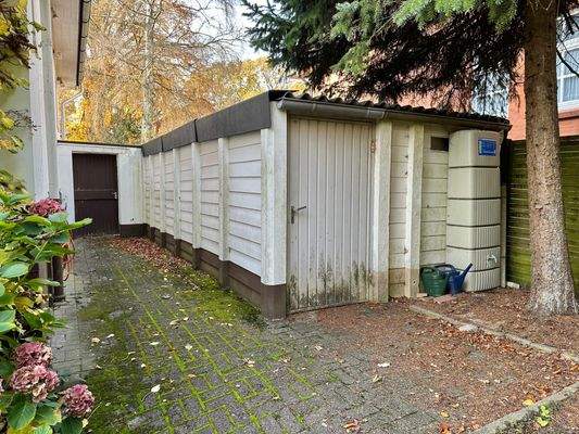 Garage Gartenseite