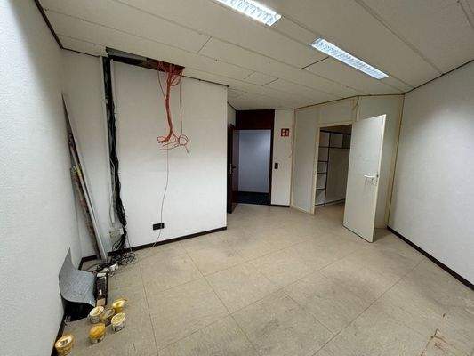 Abstell-/Technikraum. angrenzend Personalgard.