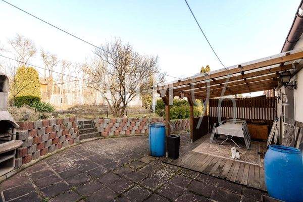 Terrasse mit Blick in den Garten