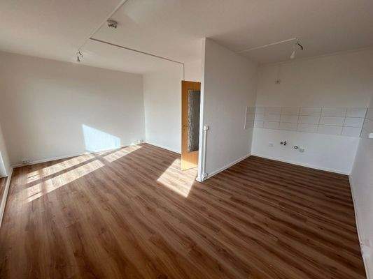 Beispielbild Wohnzimmer mit offener Küche