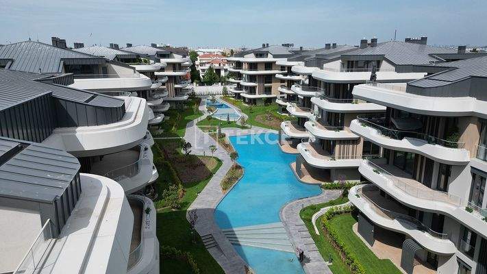 Apartments in a Project Close to the Coast in İstanbul