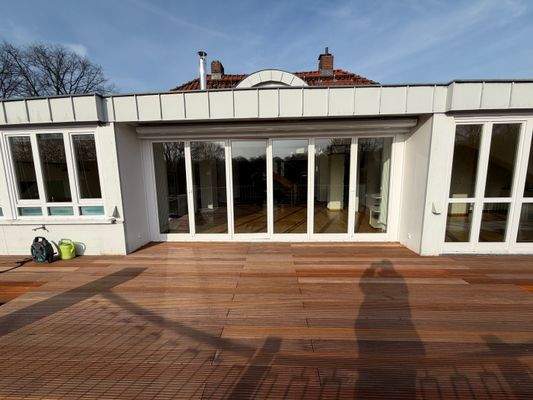 Blick von der Terasse zur Wohnung