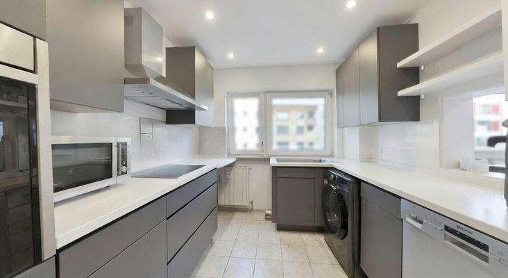 Beispielhafte Darstellung neuer Küche