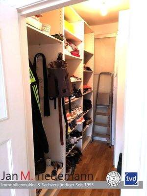 I OG begehbarer Kleiderschrank