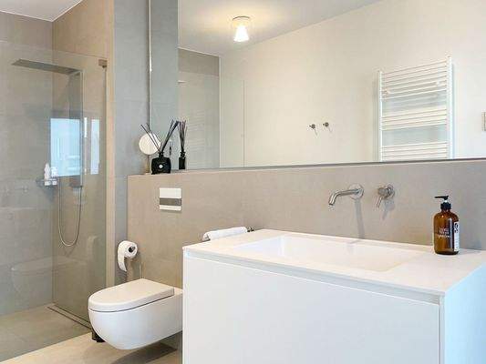 Badezimmer Ansicht I