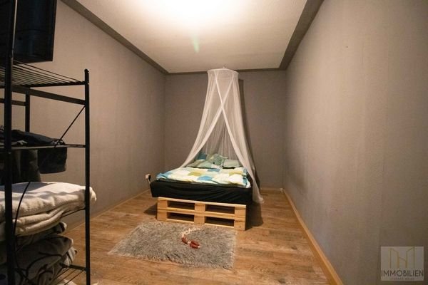EG - Wohnung rechts Schlafzimmer