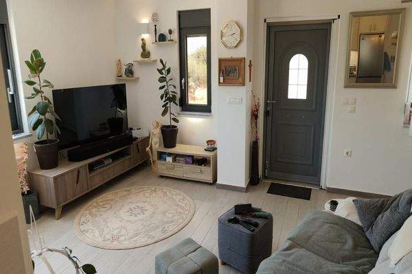 Kreta, Kalamitsi Amigdali: Charmantes kretisches Haus mit privatem Olivenhain und Bergblick zu verkaufen