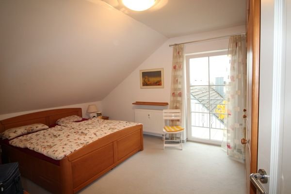 Schlafzimmer mit Balkonzugang
