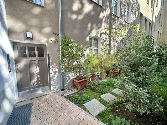 Der Eingang zum Gartenhaus