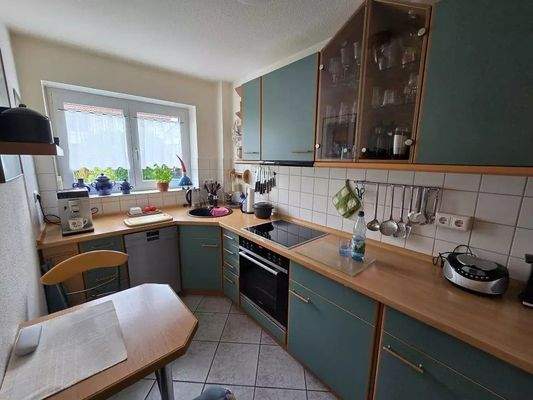 Küche mit Möblierung