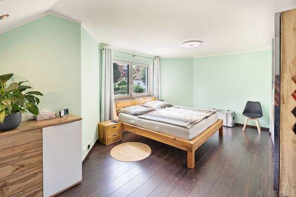 Schlafzimmer mit Bad OG