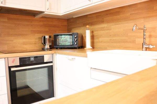 Neuwertige Landhausküche