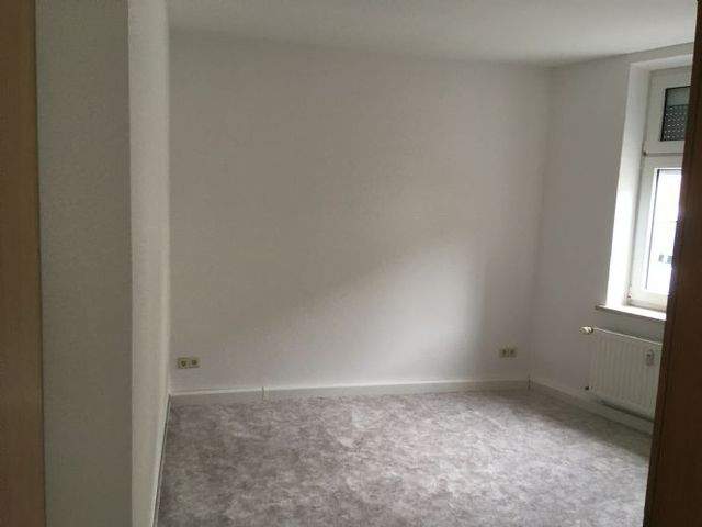 3 Raum Wohnung ab 08.26 in Wilkau-Haßlau zu vermieten, Tageslichtbad mit Dusche u. Wanne - Foto 1