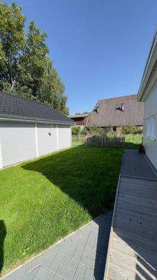 Rasengarten an der Terrasse_2.jpg