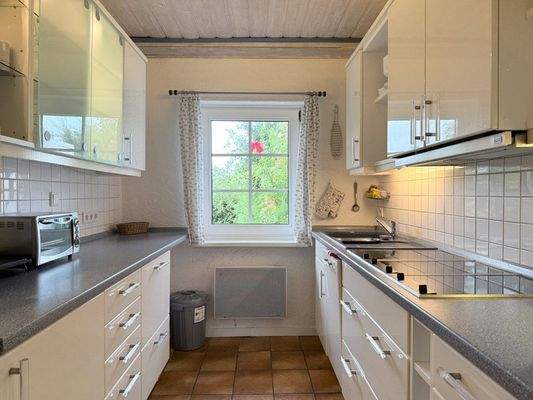 Küche mit Einbauküche