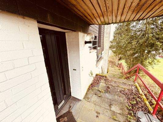 40. Eingangsbereich Wohnung UG