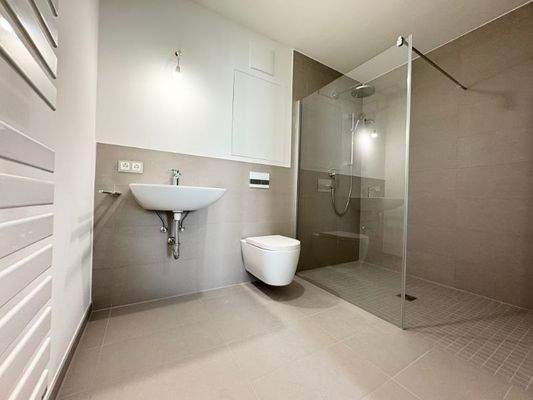 Badezimmer mit Dusche