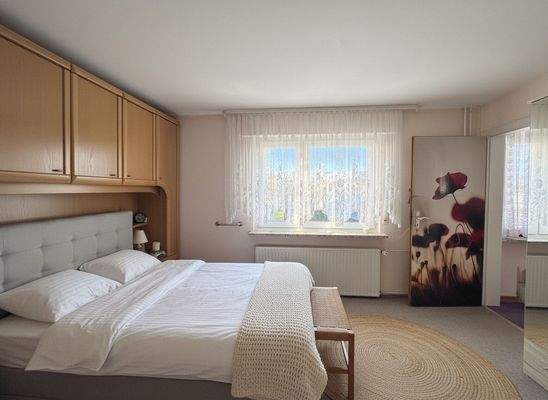 EG: Schlafzimmer KI-Staging