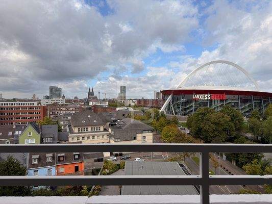 Blick auf die Lanxess Arena & den Dom