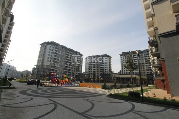 Flats with Swimming Pool in Istanbul Beylikduzu