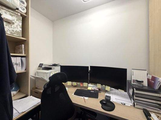 Home-Office / Garderobe