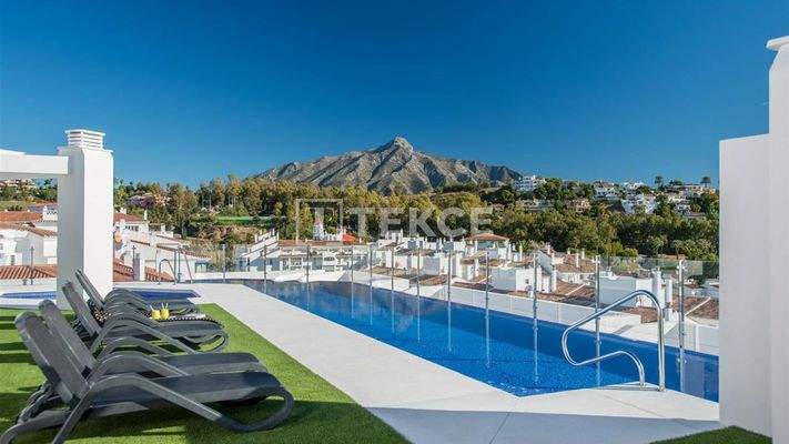Sea View Apartments in Complex with Pool in Marbella