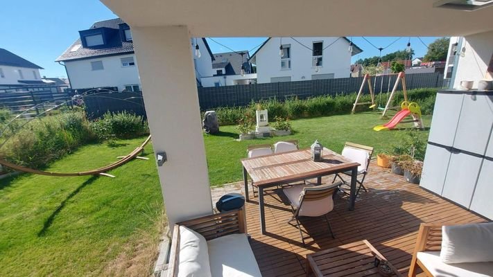 Terrasse mit Gartenblick