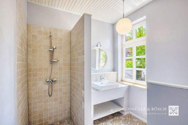 Gäste-Bad mit Dusche