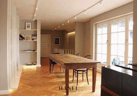 Galerie mit Bibliothek