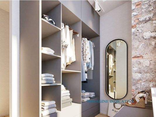 Begehbarer Kleiderschrank