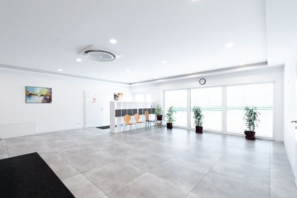 Löwen-Immobilien-Gewerbeobjekt-Büroräume-Gemeinsch