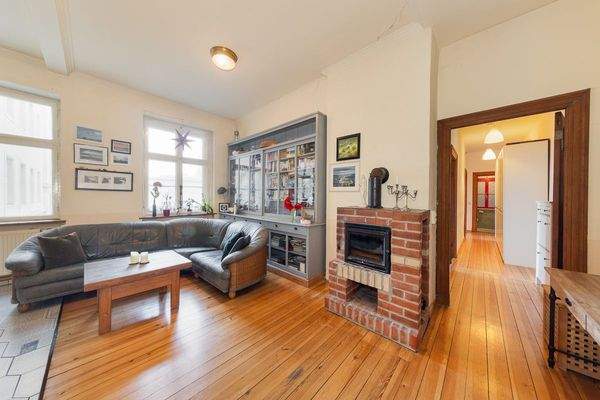 Wohnzimmer mit Kamin