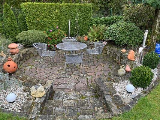 24.9 Sitzecke im Garten 1.0.jpg