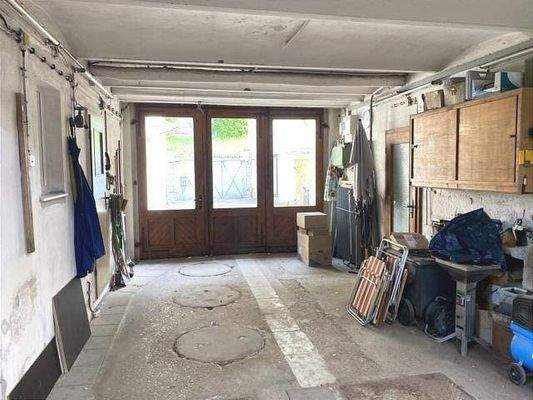 große Garage-für Wohnwagen geeignet