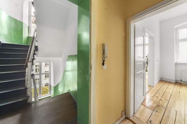 Seitenflügel Treppenhaus und Wohnungseingang