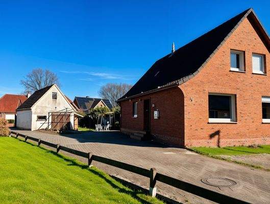 Einfahrt - (KI generiert)