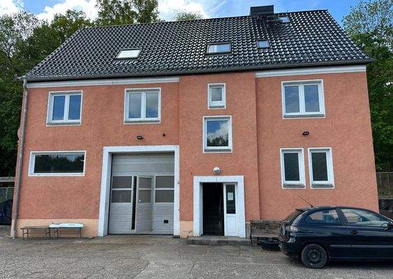 Eingang Werkstatt und Bürotrakt