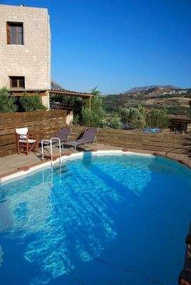 2 komplett ausgestattete Steinvillen mit schönen Gärten und 3 zusätzlichen Baurechten