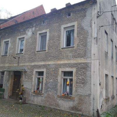 Wohnhaus mit Mietwohnung