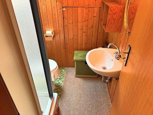 Vorderhaus_OG_Badezimmer