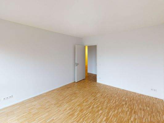 geräumiges Schlafzimmer