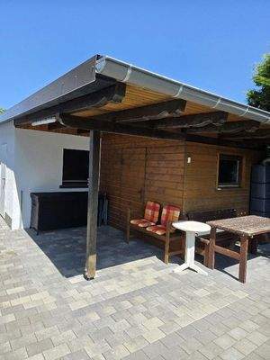 Schuppen an der Garage