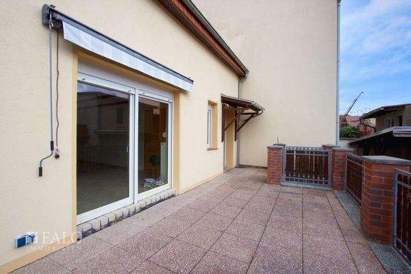 Terrasse mit Zugang Wohnzimmer 