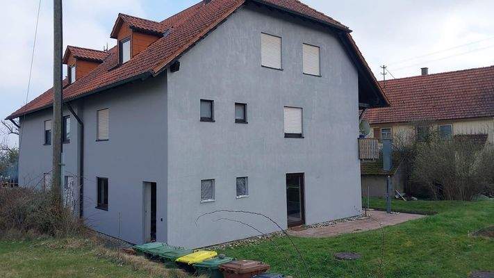 Frischgestrichene Fassade 3/26