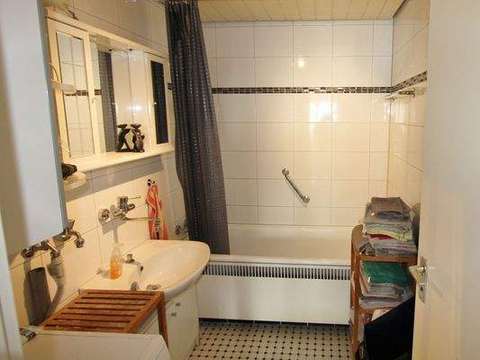 Badezimmer mit Badewanne