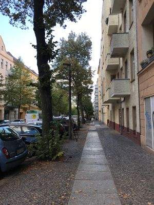 Straßenansicht links