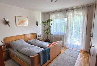Schlafzimmer im EG mit Gartenzugang