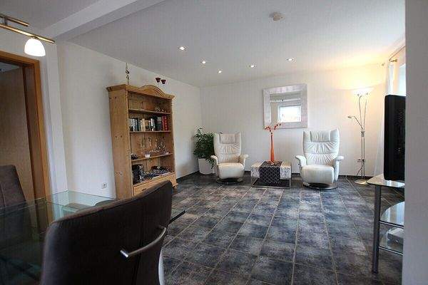 Helles Wohn und Esszimmer